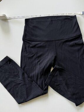Lululemon Align Crop *21" Monochromic Black Emboss - Size 6/4
